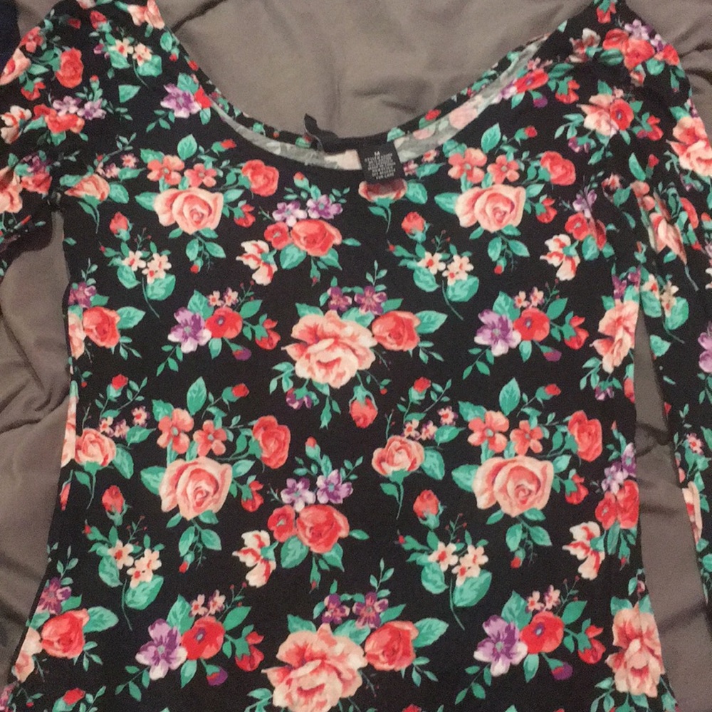 Floral stretchy top.